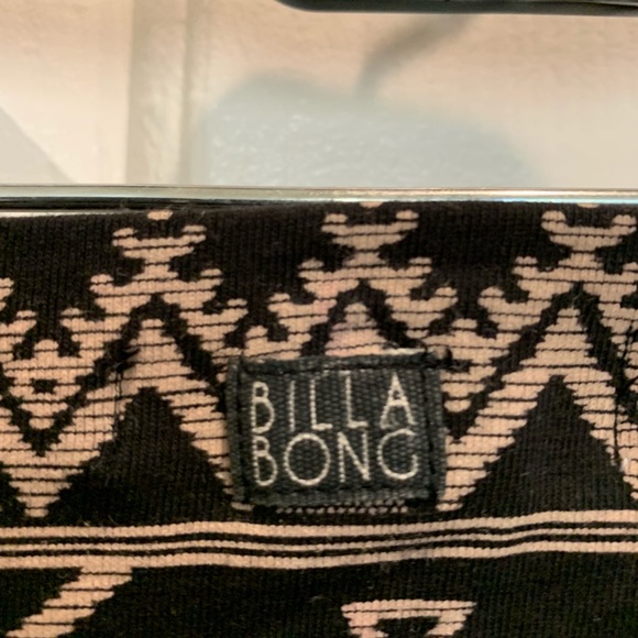 BlLLABONG Women’s Skirt.  Large NWT - Picture 2 of 2